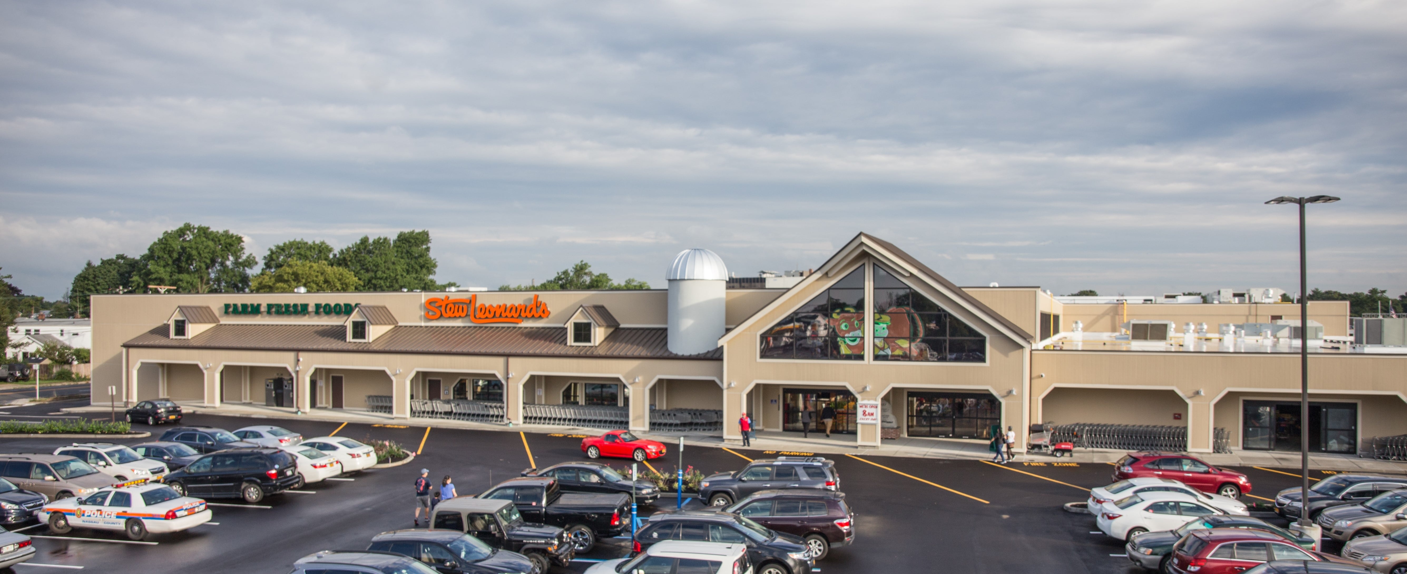 Farm Fresh Food Grocer Stew Leonard's Opens in Farmingdale, N.Y.